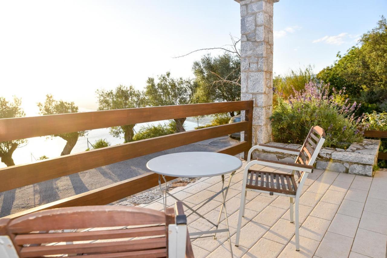Ryalos Villas กาลามาตา ภายนอก รูปภาพ